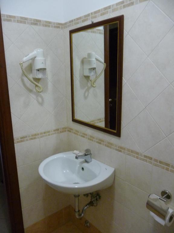 Agriturismo Biologico Corte Aragonese Santa Maria di Licodia Ruang foto