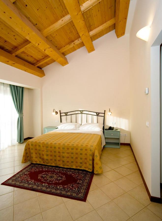 Agriturismo Biologico Corte Aragonese Santa Maria di Licodia Bagian luar foto