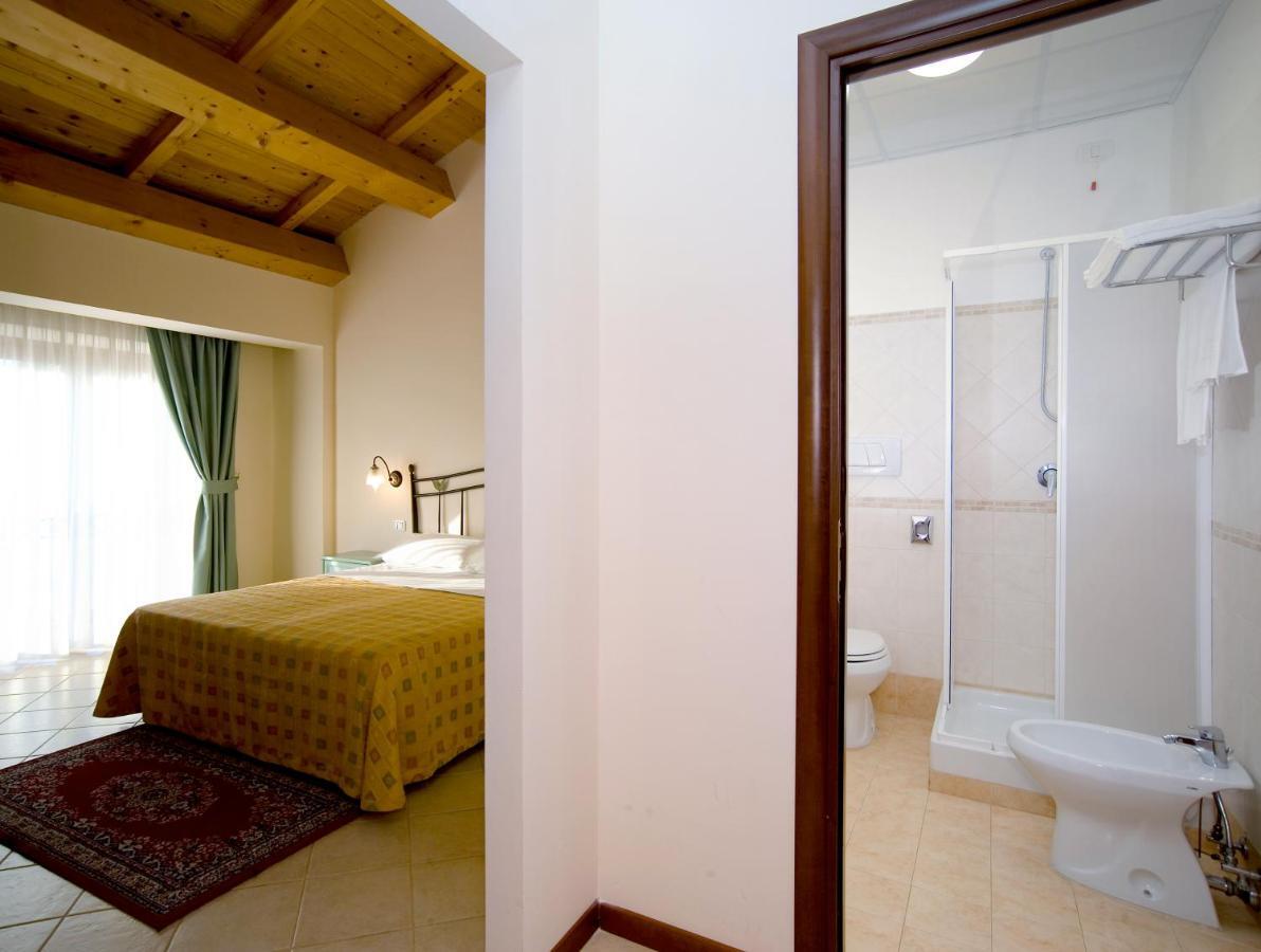 Agriturismo Biologico Corte Aragonese Santa Maria di Licodia Ruang foto