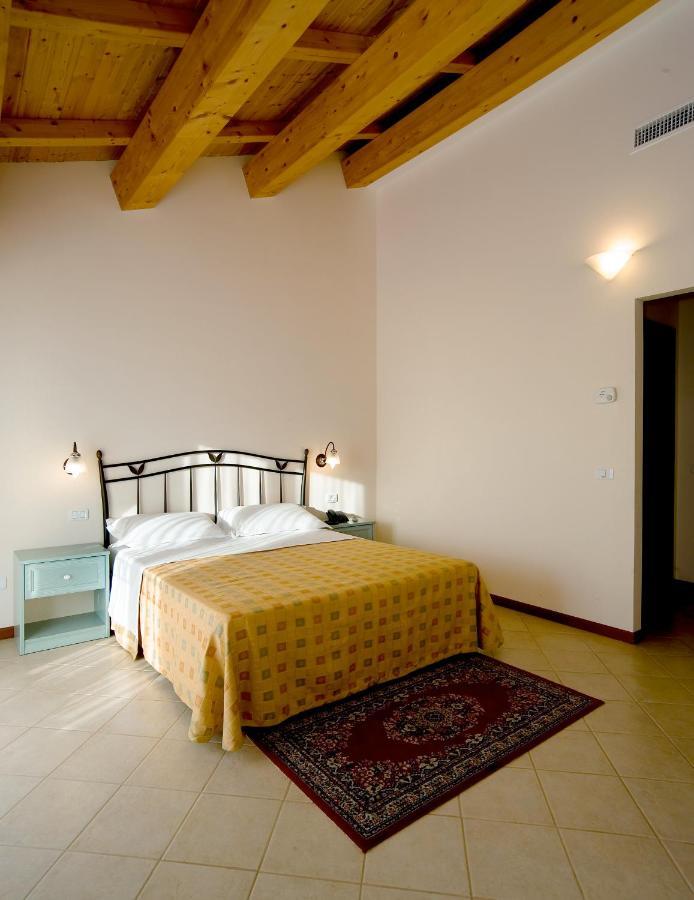 Agriturismo Biologico Corte Aragonese Santa Maria di Licodia Ruang foto